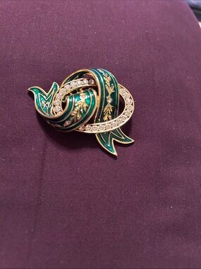 Vintage Joan Rivers Gold-Tone Green Enamel Brooch with Clear Crystals